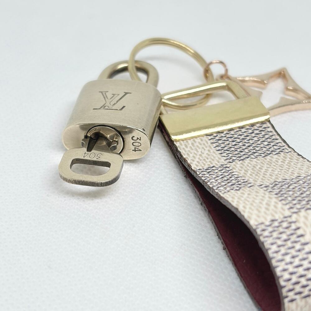 Louis Vuitton Lock & Key #304 w/a Damier Canvas Loop & Gold Star Charm Key Ring - Picture 6 of 9
